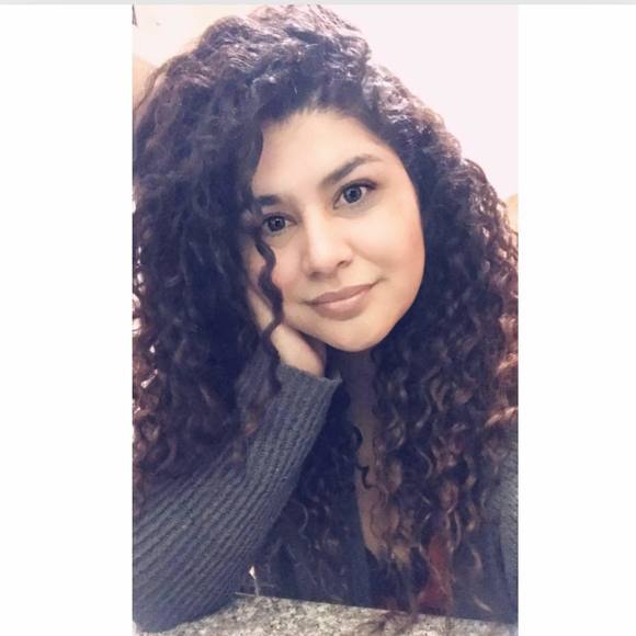 Meet your Posher, Caroline - Picture 1 of 1